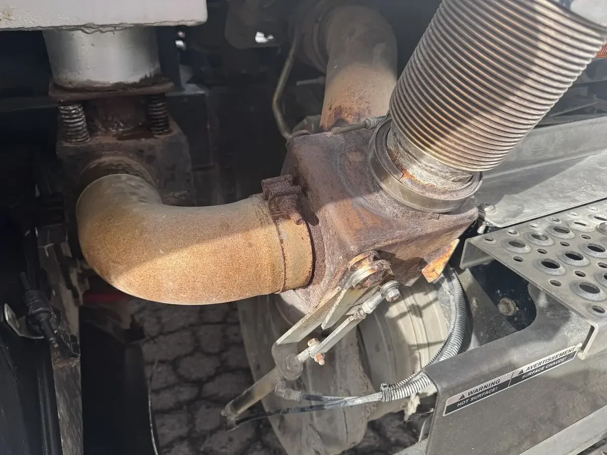 2018 International HX - image 14