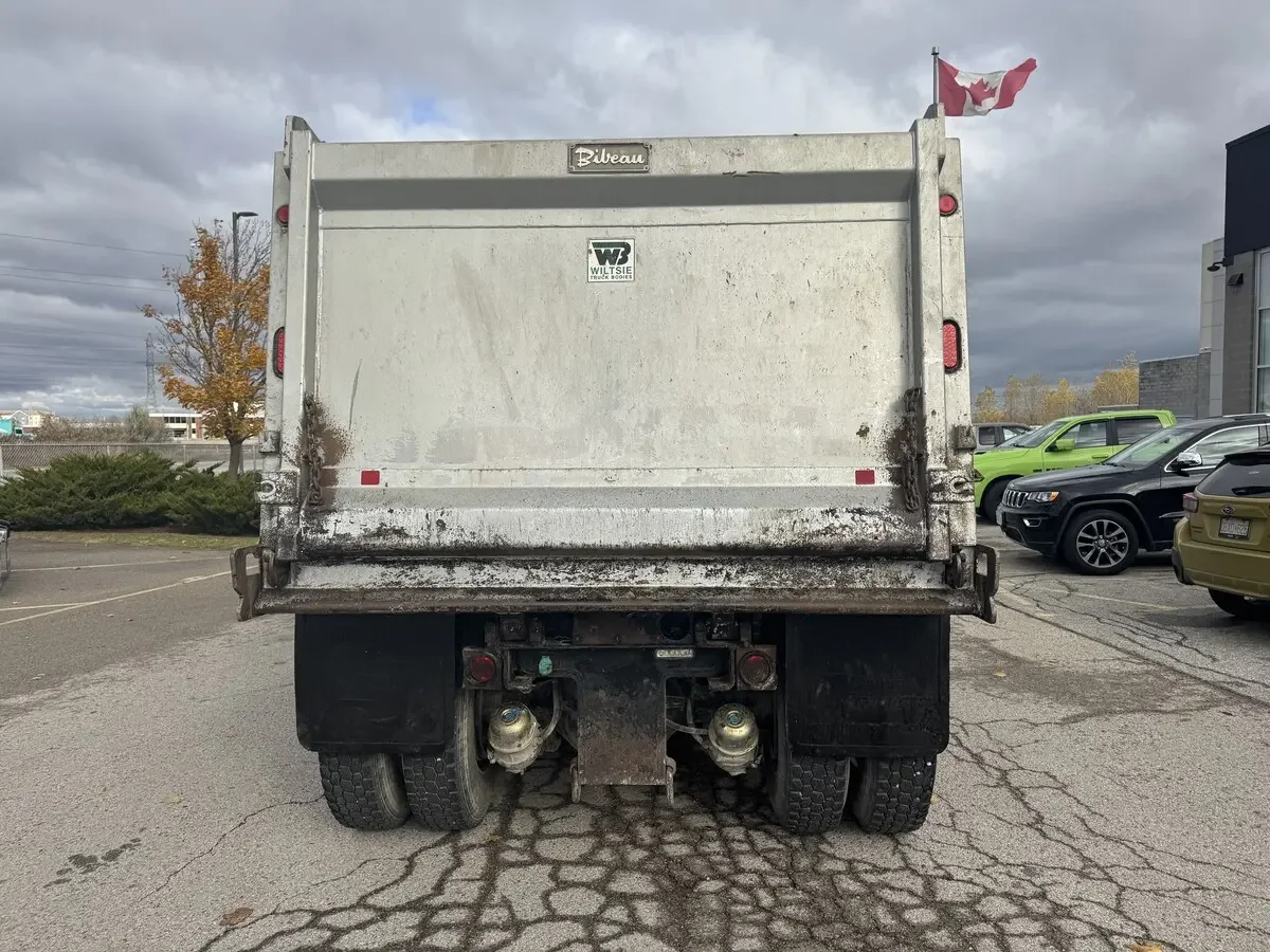 2018 International HX - image 10