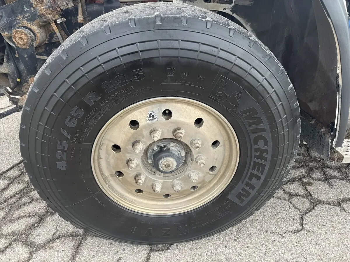 2018 International HX - image 20