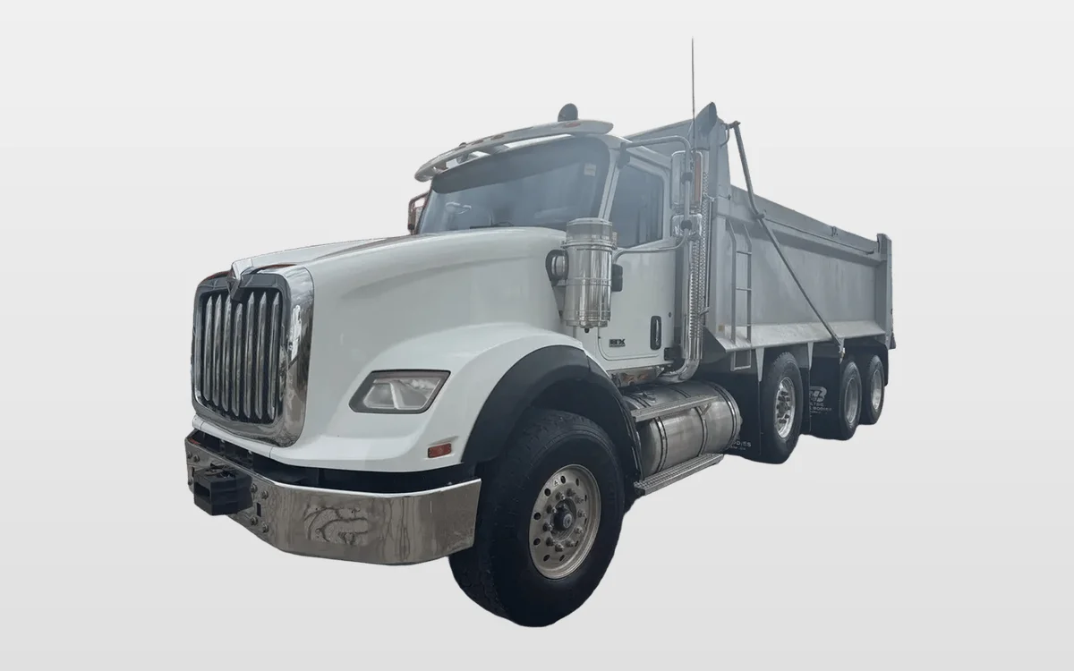 2018 International HX - image 1