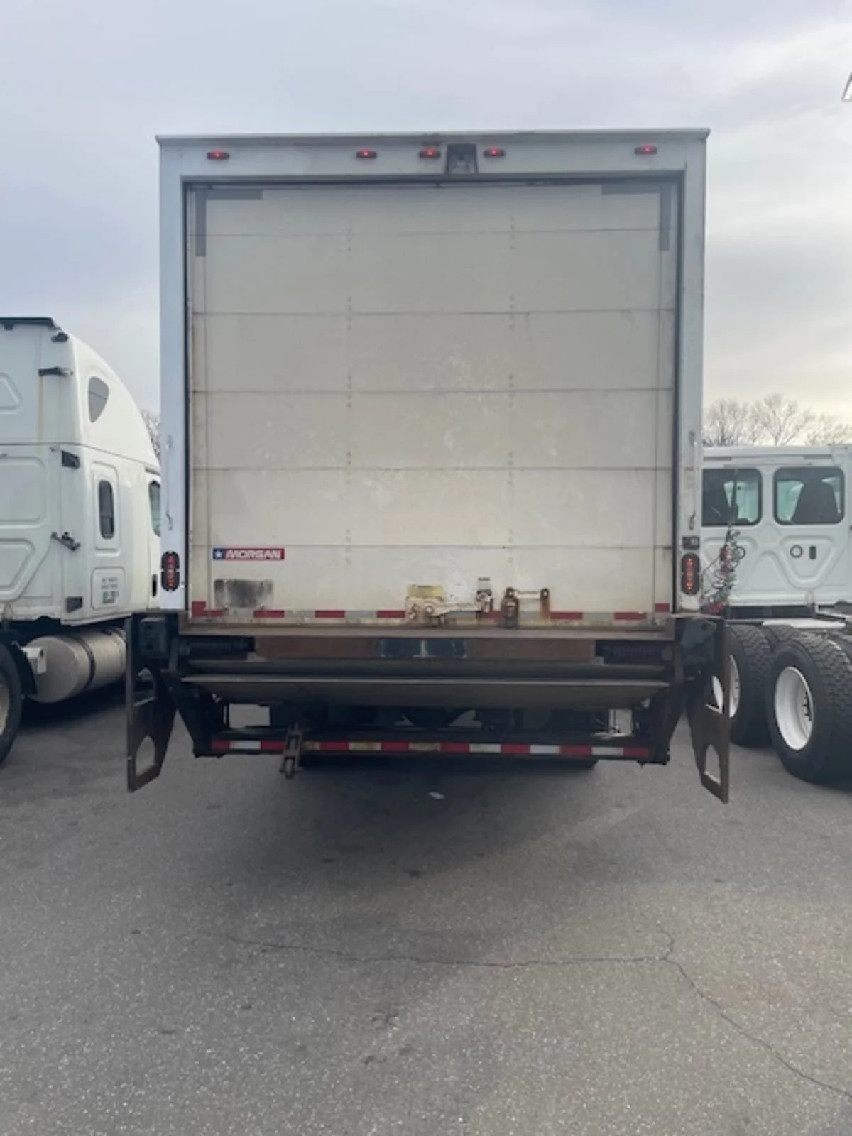 2017 Freightliner M2 106 - image 5