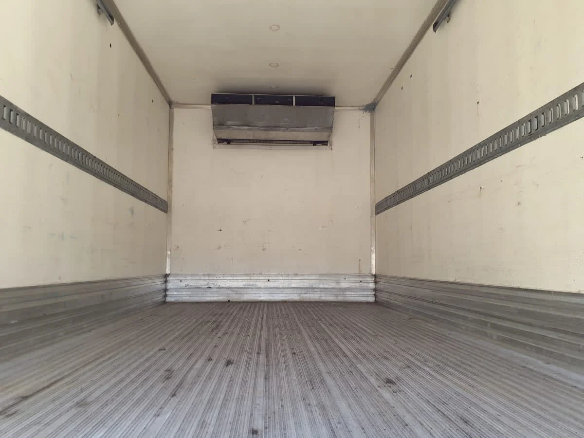 2017 Isuzu NPR - image 9