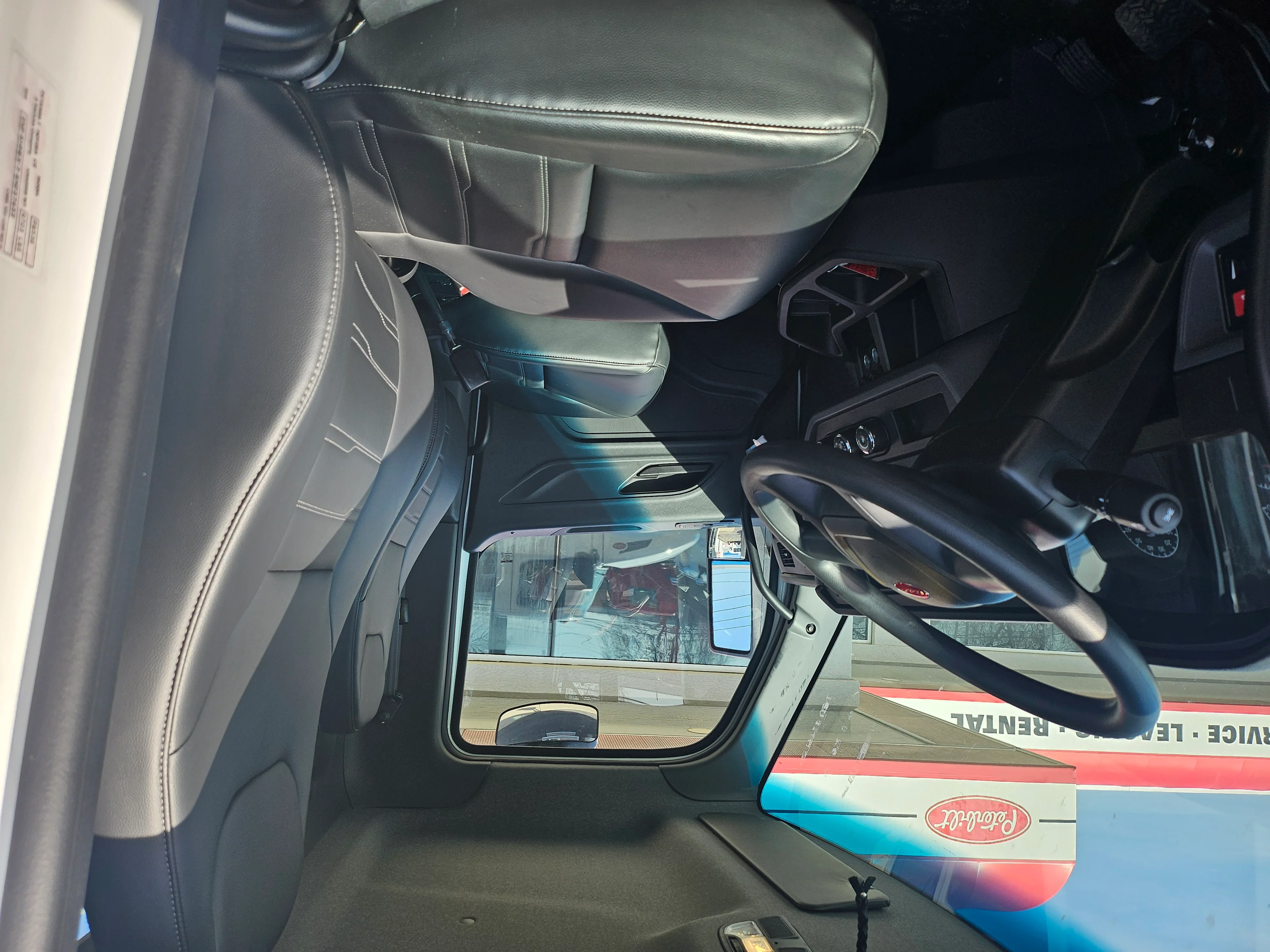 2025 Peterbilt 536 - image 6