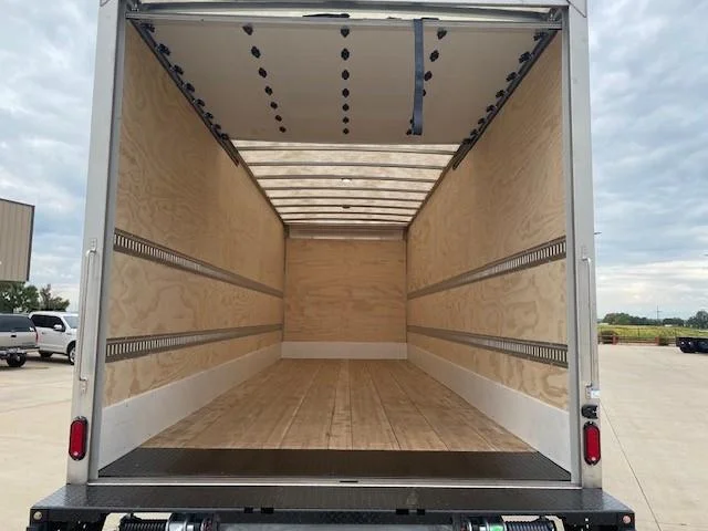 2025 Peterbilt 536 - image 11