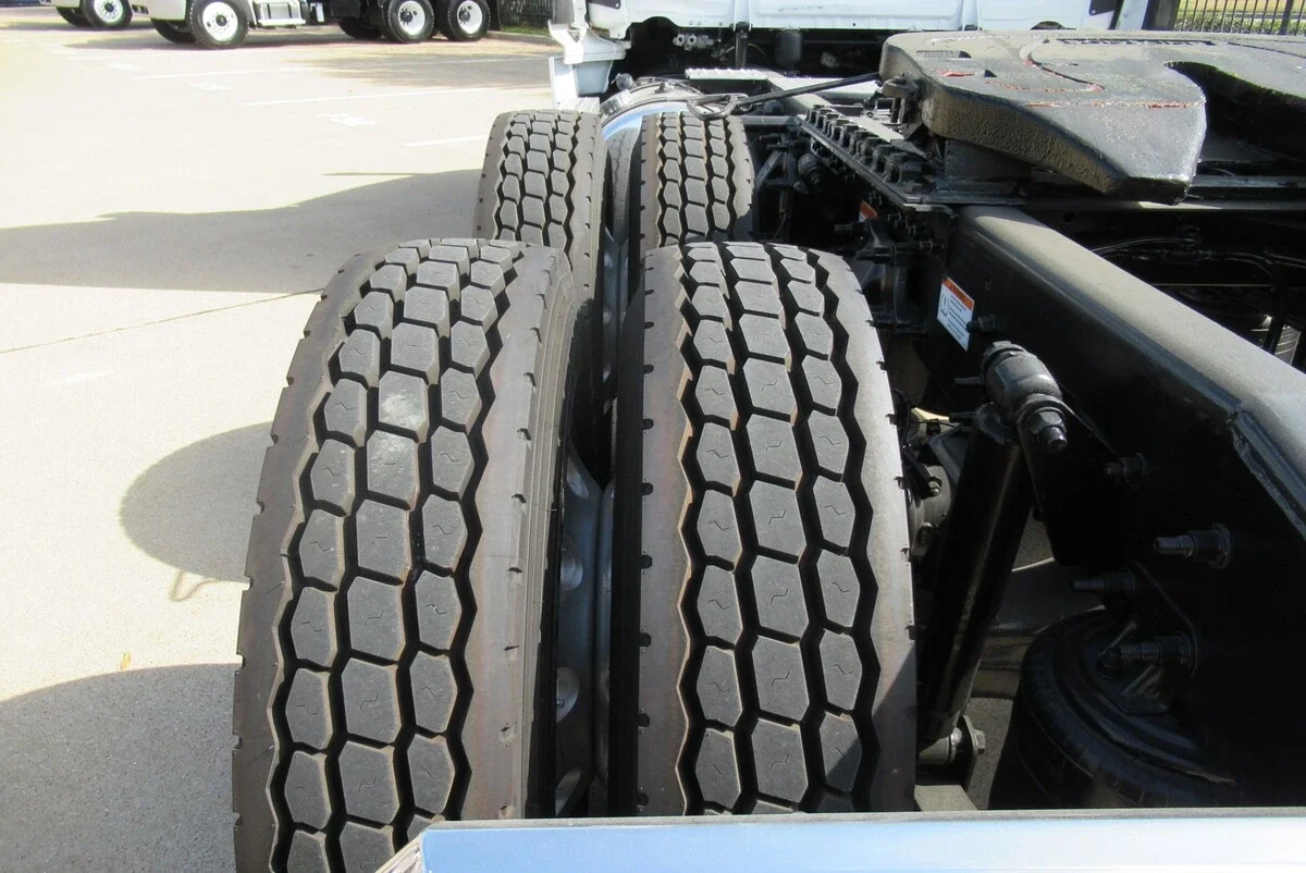 2023 Freightliner Cascadia - image 12