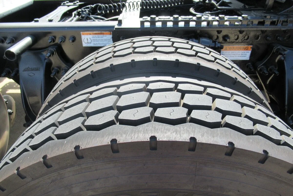 2023 Freightliner Cascadia - image 10