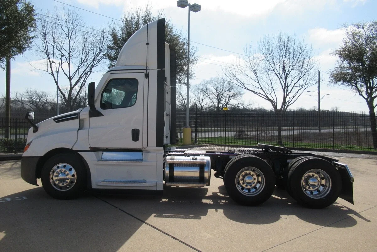 2023 Freightliner Cascadia - image 6