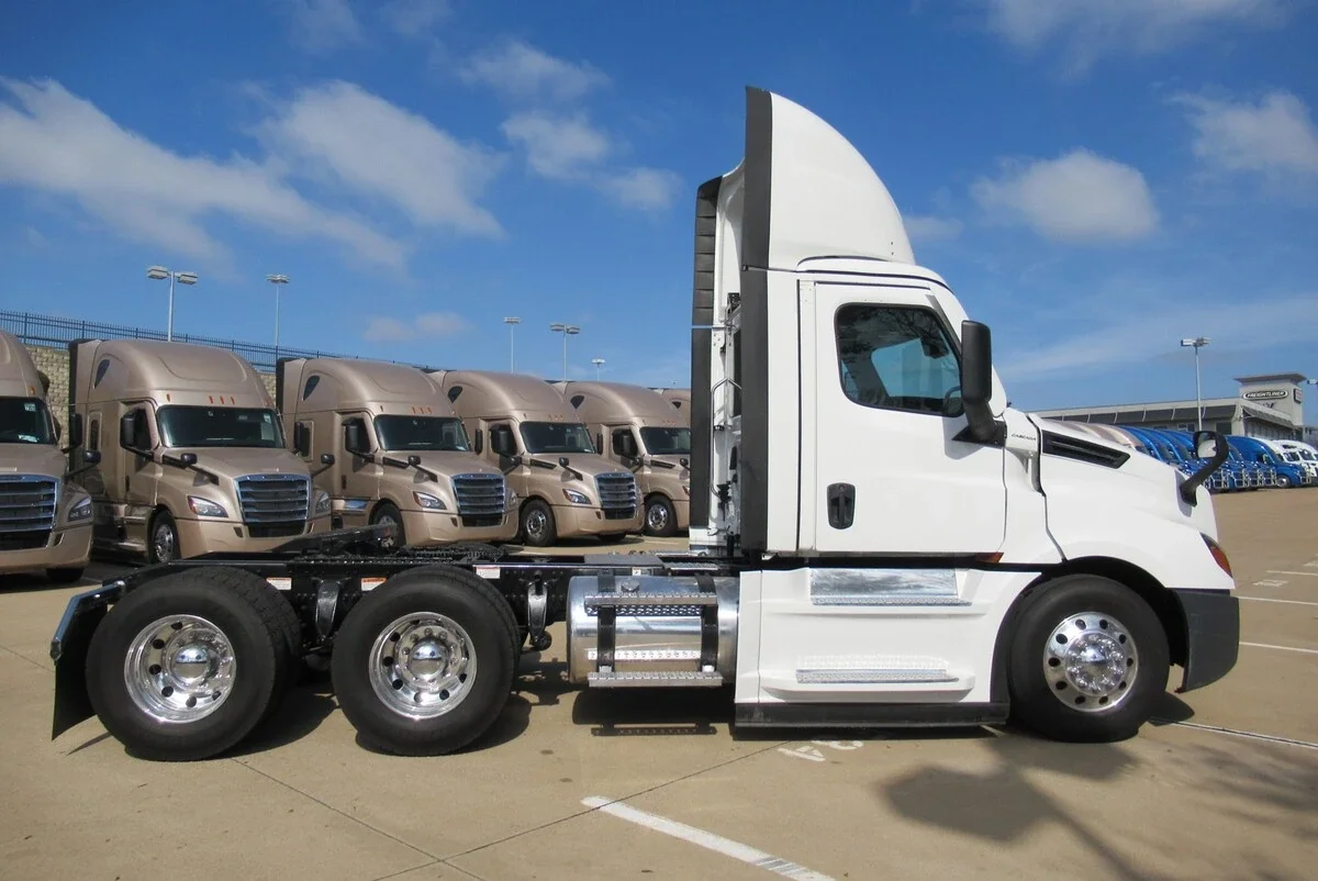 2023 Freightliner Cascadia - image 5