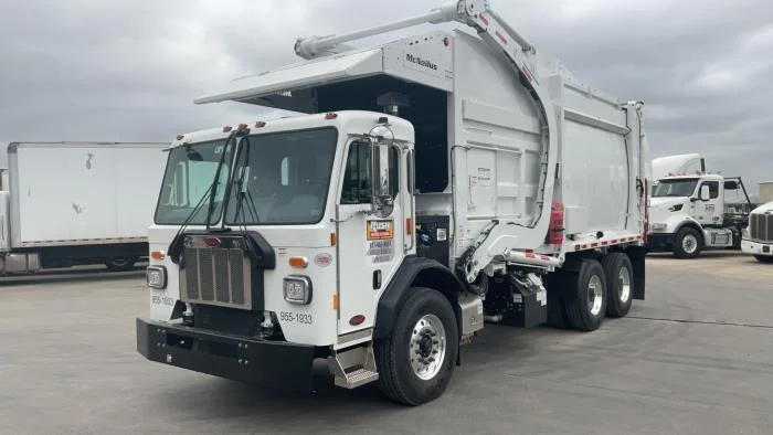 2025 Peterbilt 520 in Houston, TX — photo 2