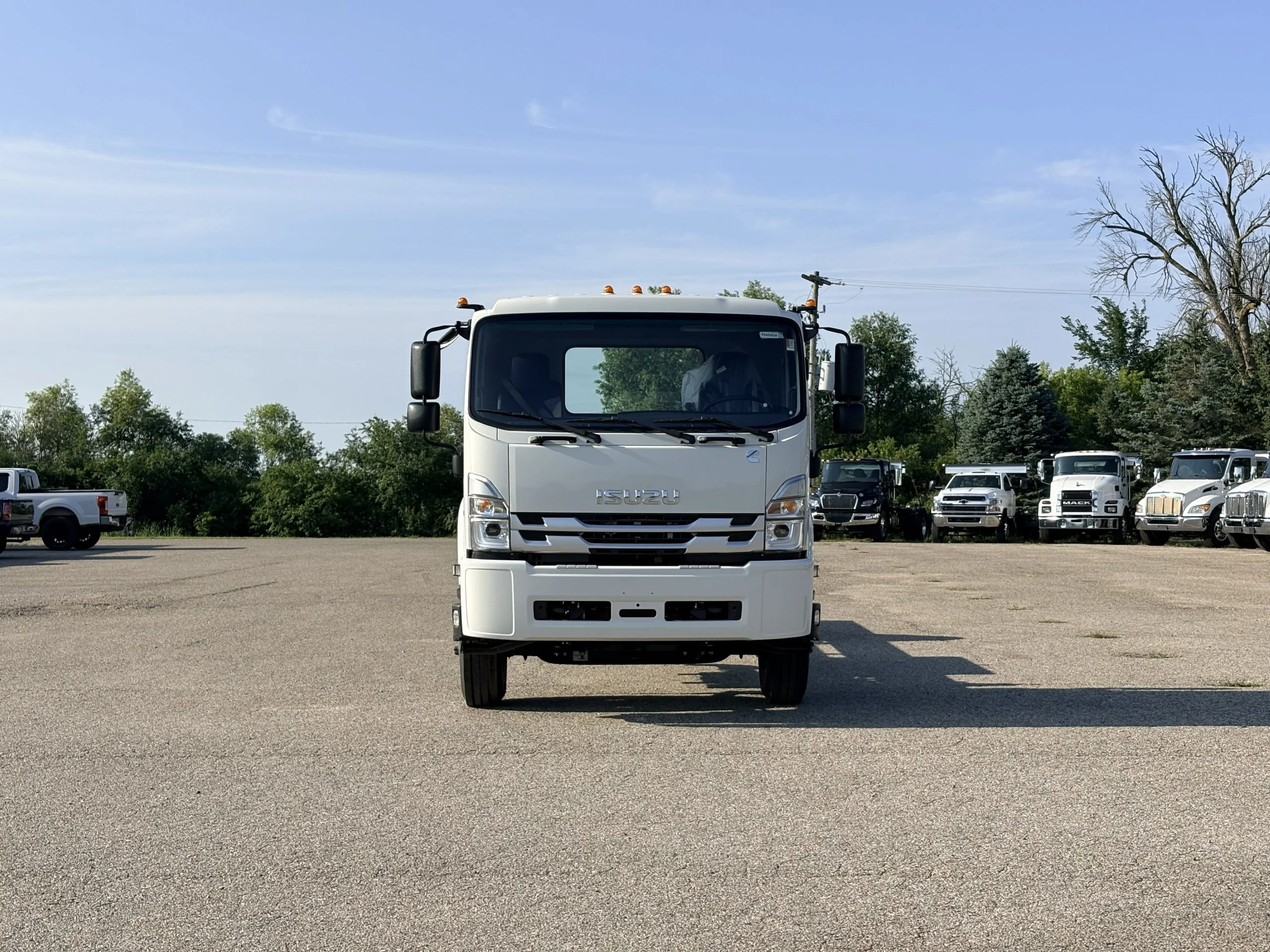 2025 Isuzu FTR — photo 2