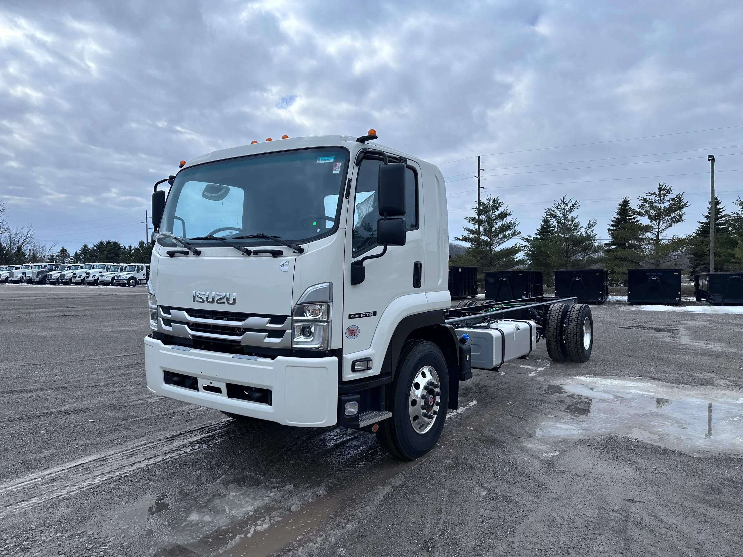2025 Isuzu FTR - image 3