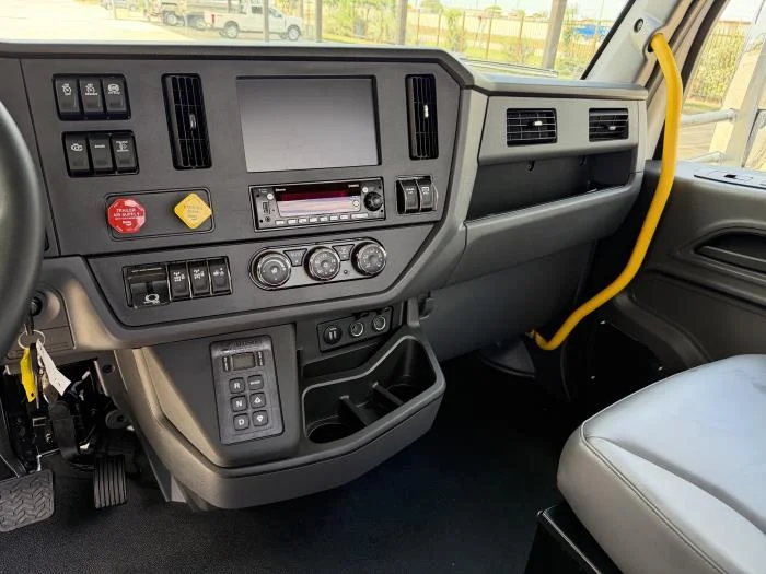 2027 Peterbilt 548 — photo 12
