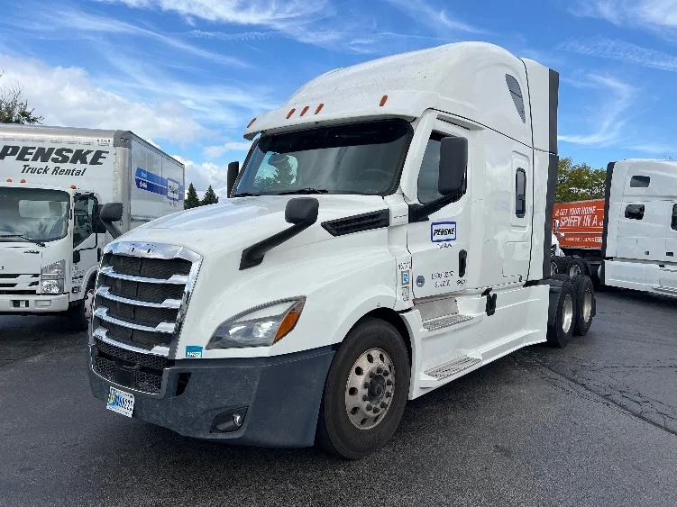 2022 Freightliner Cascadia in Sturtevant, WI — photo 3