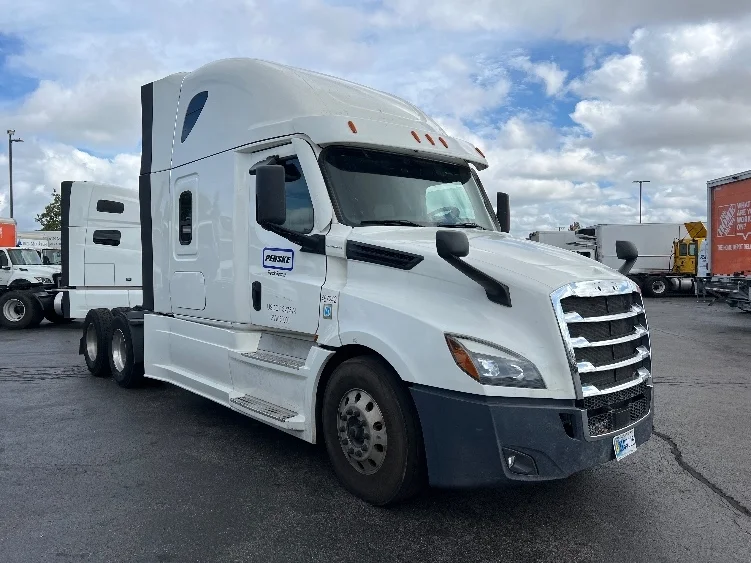 2022 Freightliner Cascadia in Sturtevant, WI