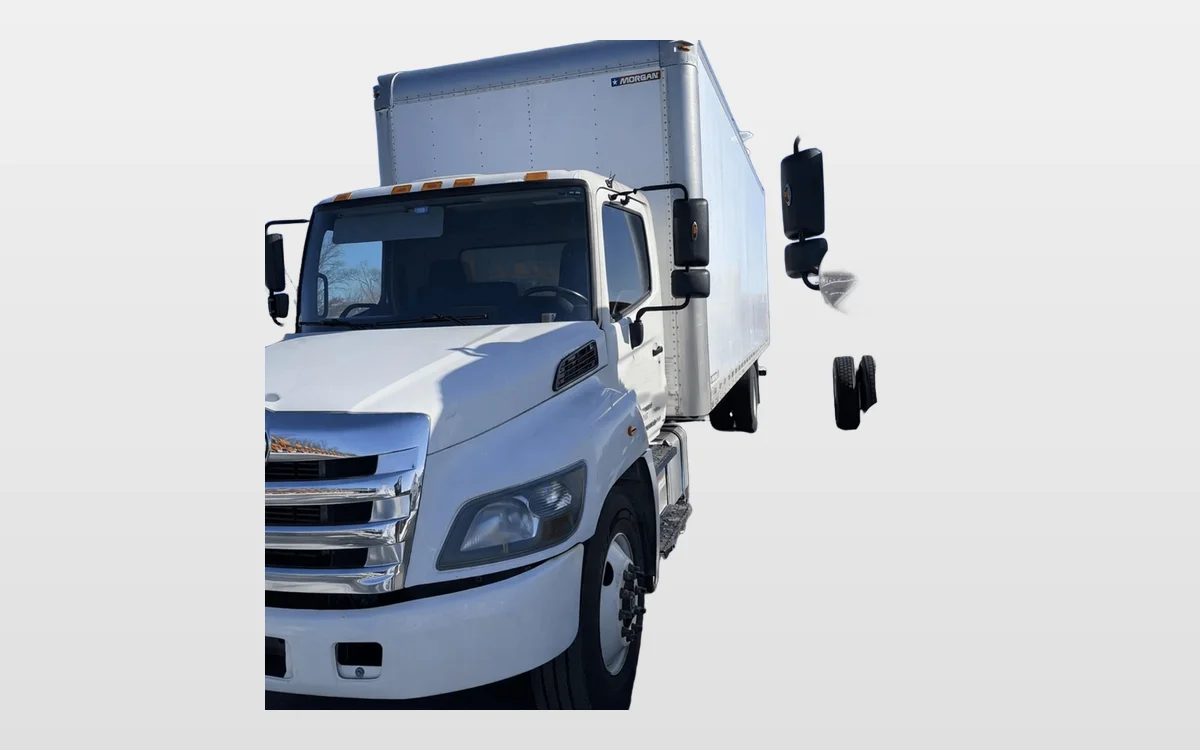 2015 Hino 268 - image 1