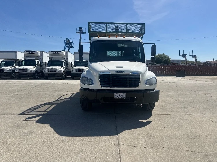 2016 Freightliner M2 106 in West Sacramento, CA — photo 2