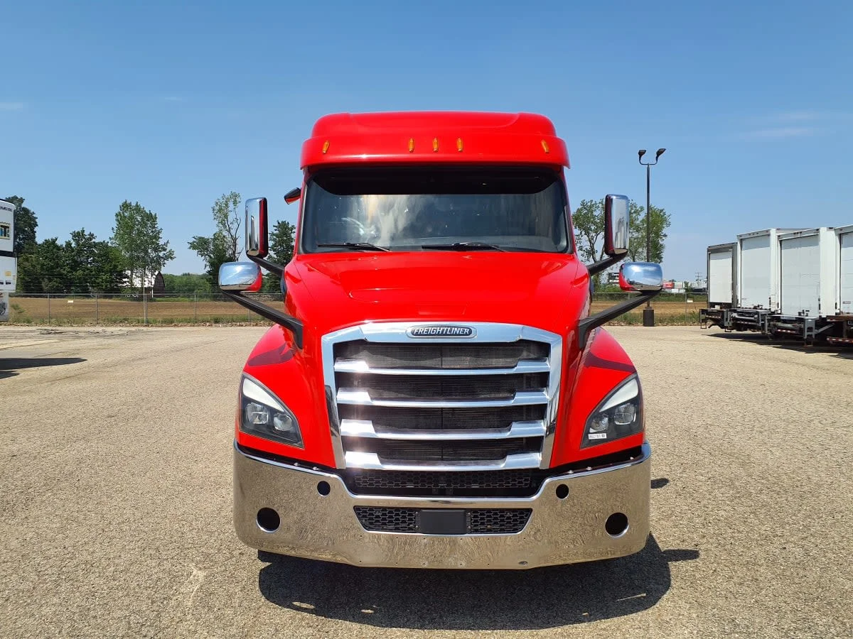 2019 Freightliner Cascadia in Wayland, MI — photo 2