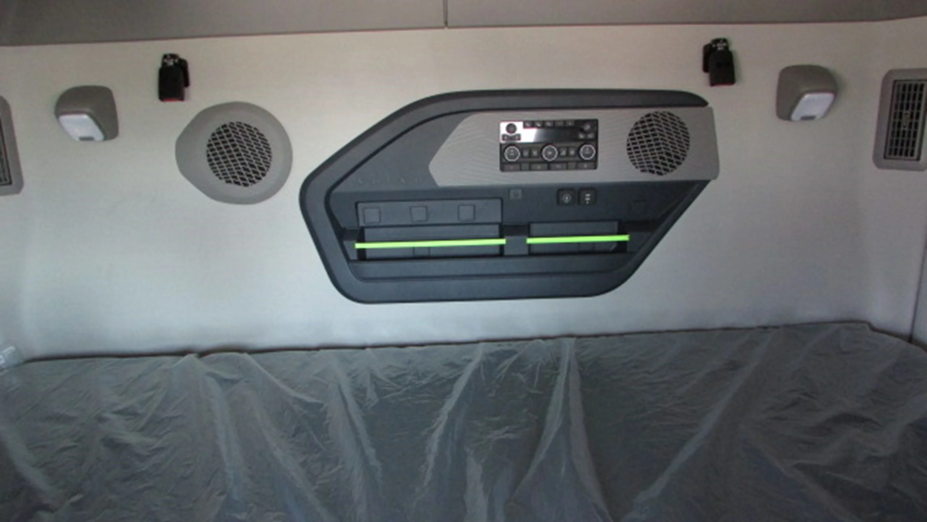 2026 Volvo VNL 660 in Houston, TX — photo 13