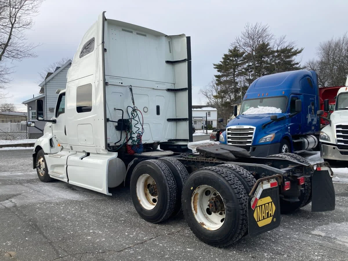 2020 International LT - image 6