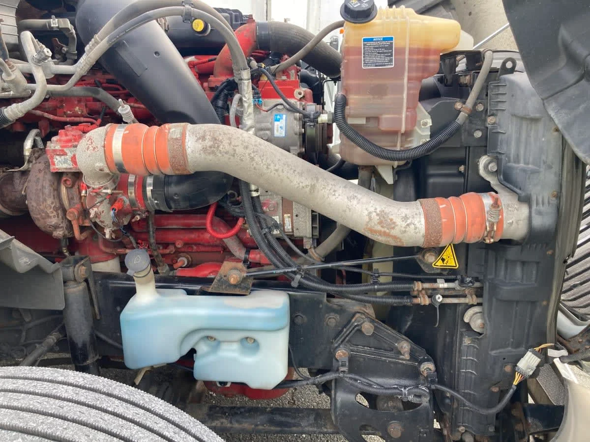 2020 International LT - image 9