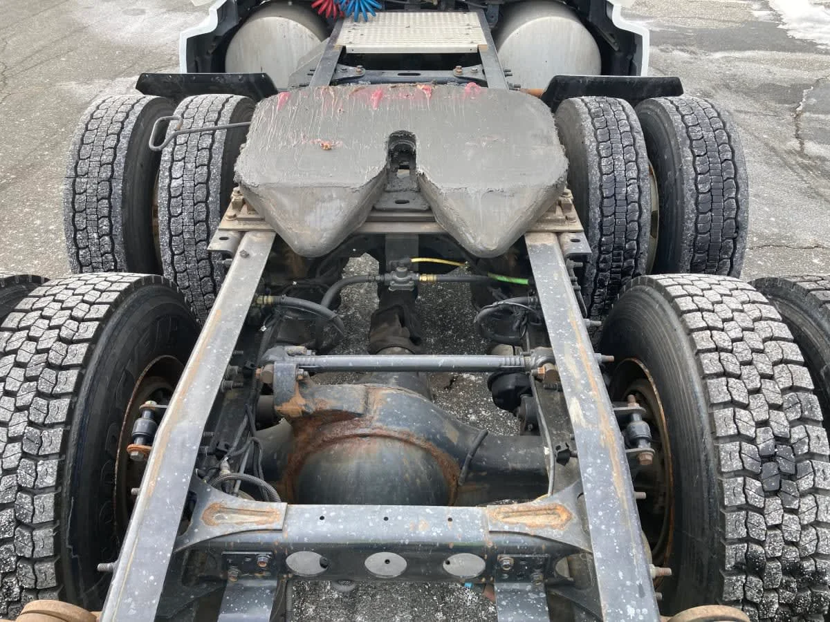 2020 International LT - image 7