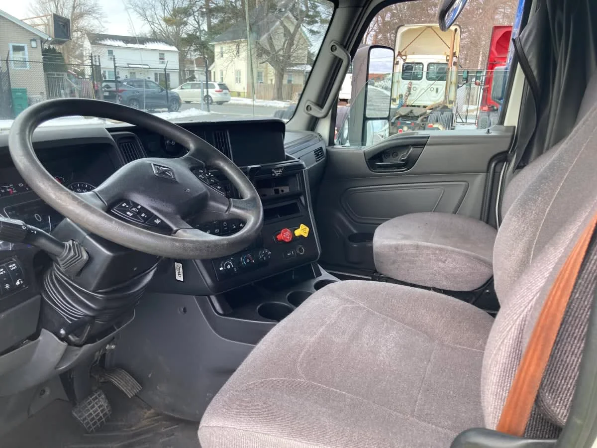 2020 International LT - image 10