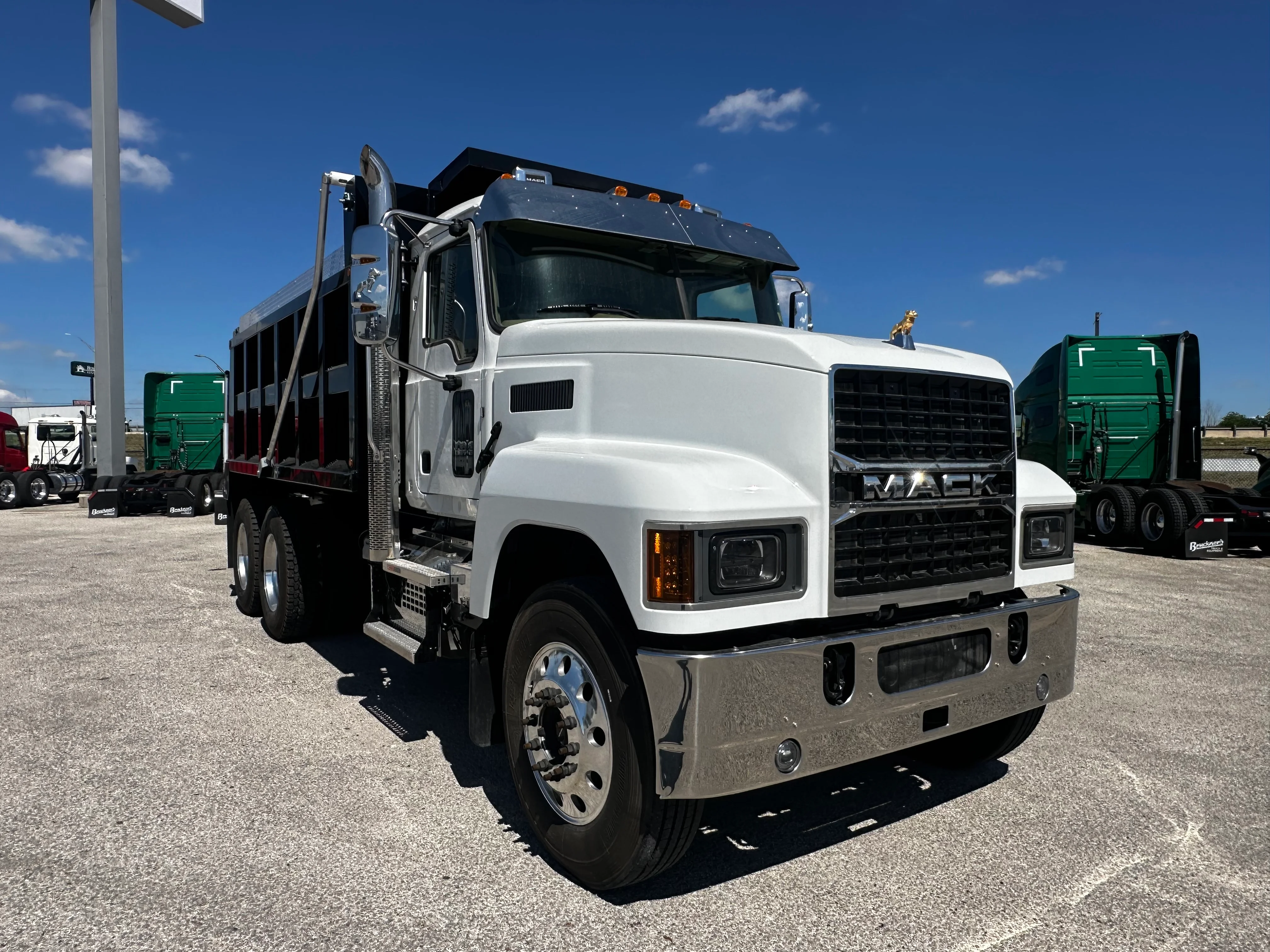 2026 Mack Pinnacle in San Antonio, TX — photo 2