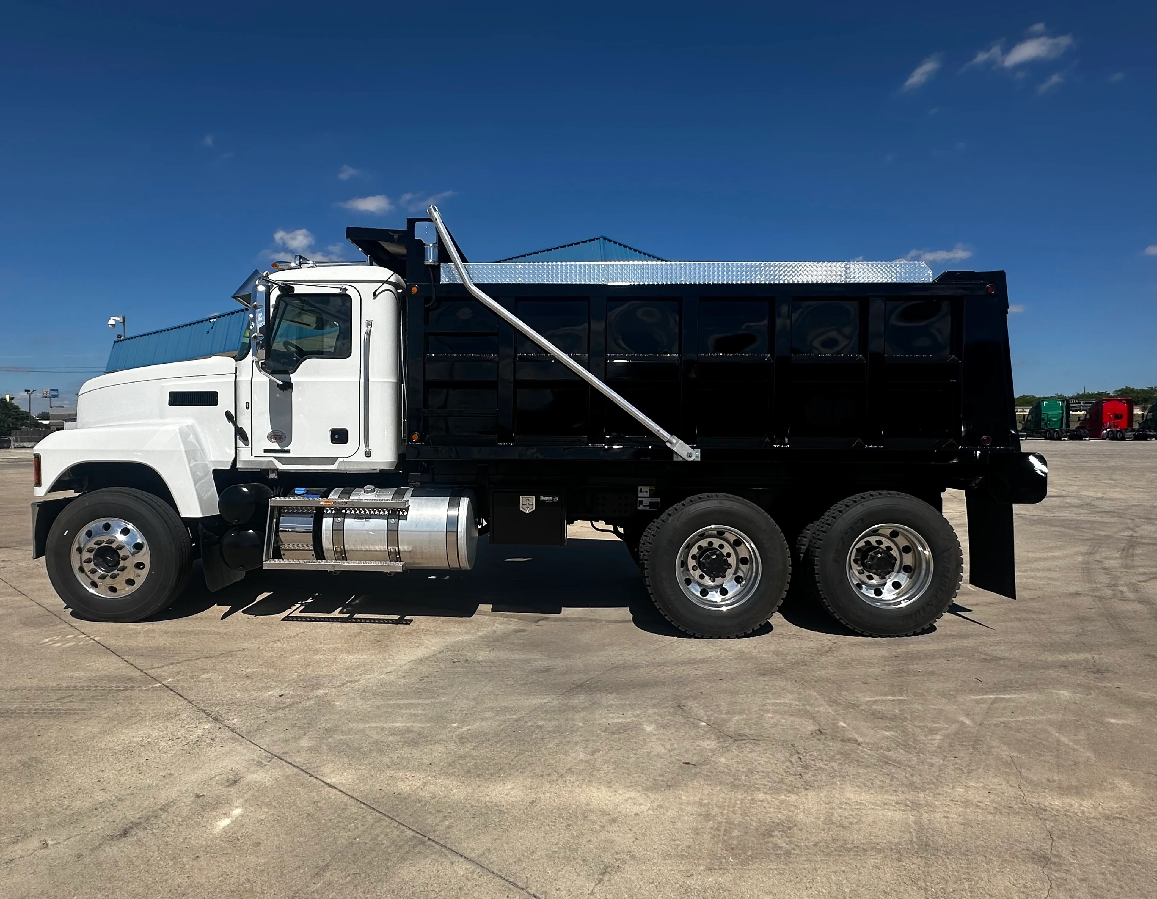 2026 Mack Pinnacle in San Antonio, TX — photo 4