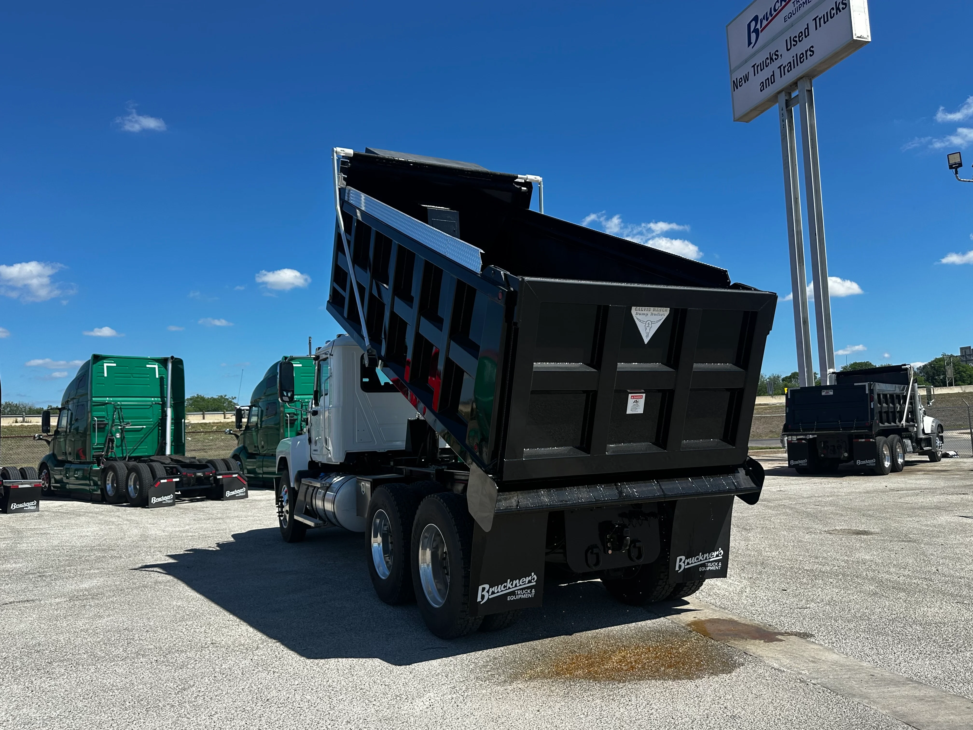 2026 Mack Pinnacle in San Antonio, TX — photo 8