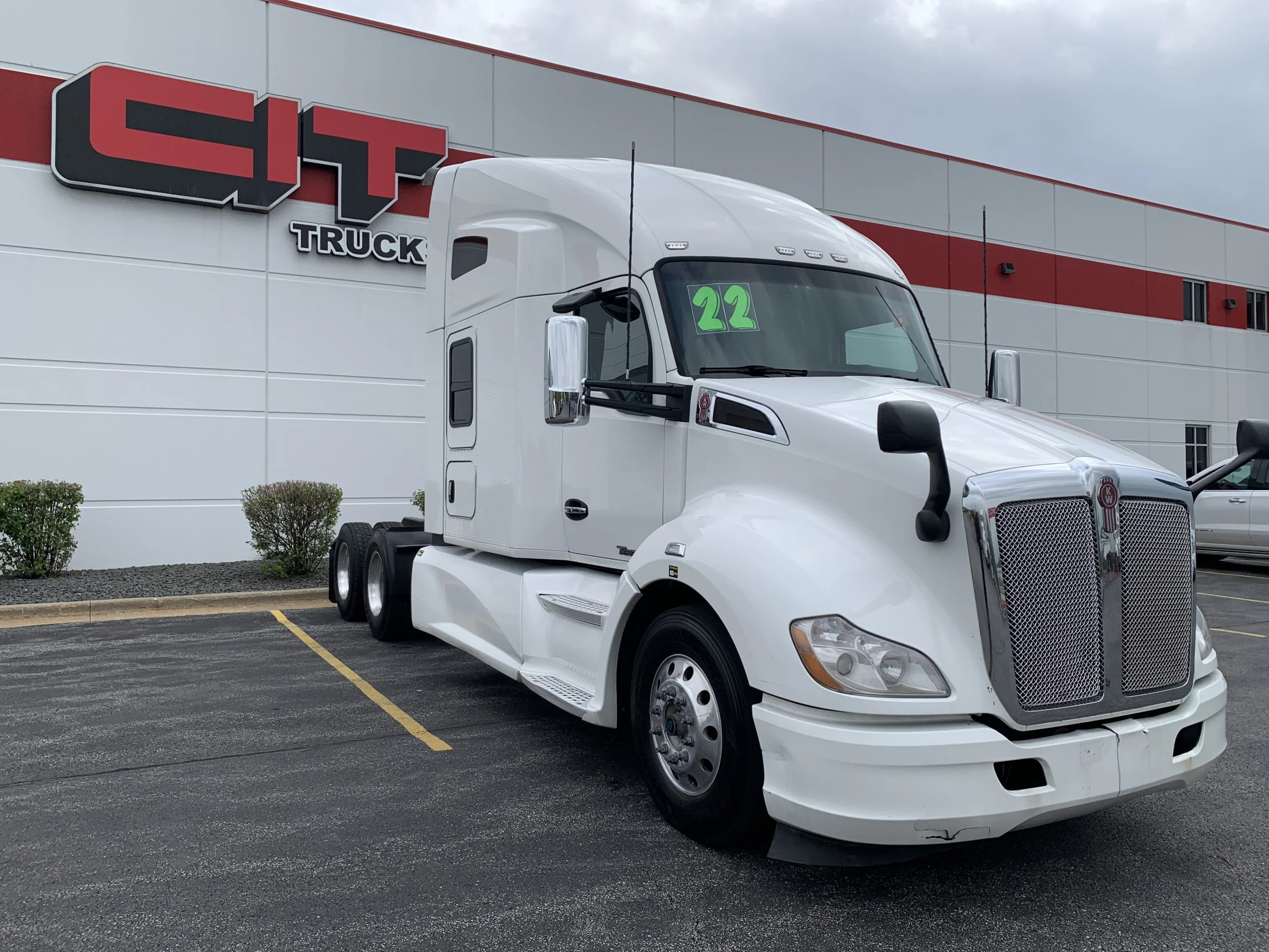 2022 Kenworth T680 in Mokena, IL — photo 3