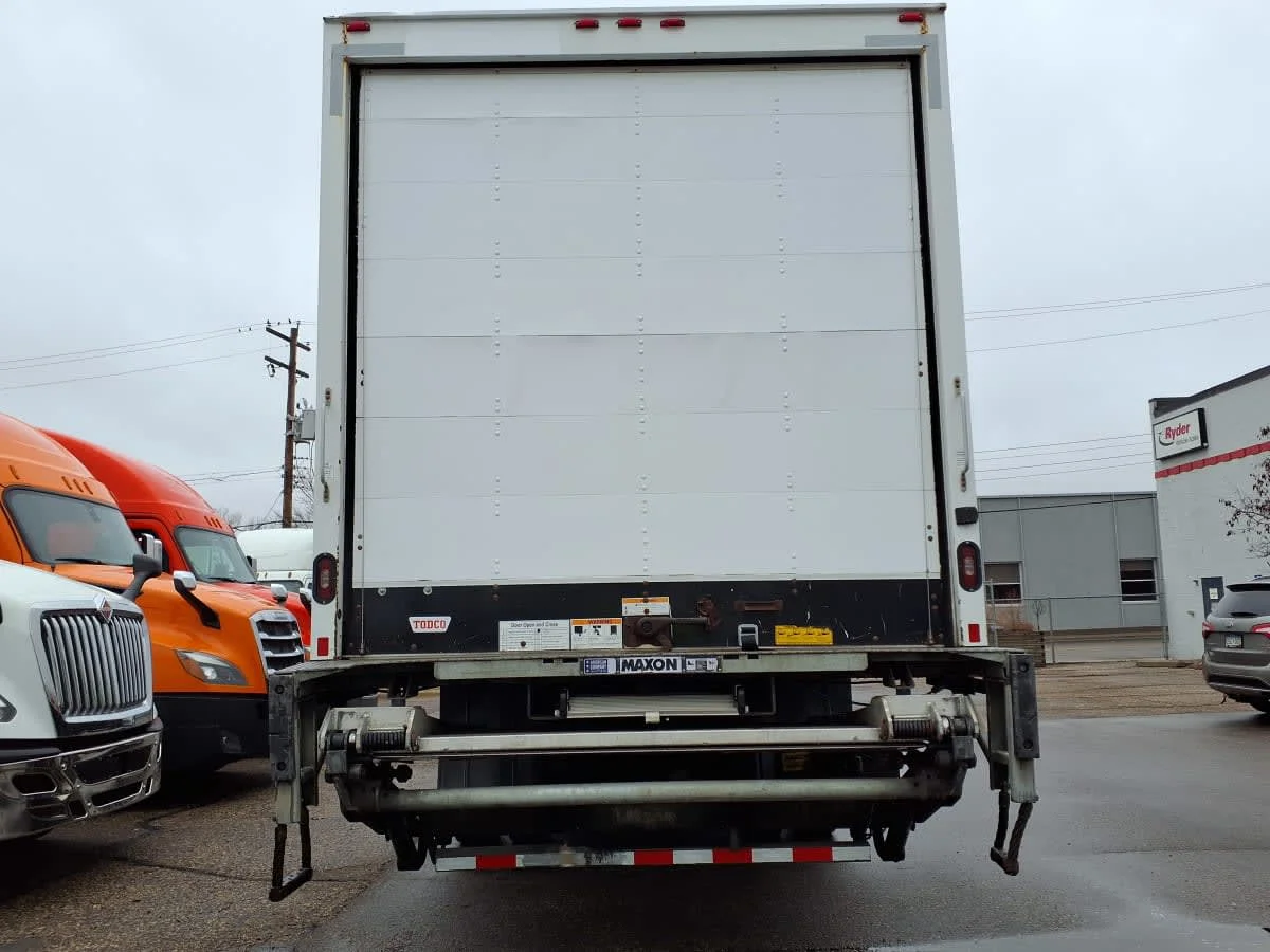 2019 Freightliner M2 106 in Minneapolis, MN — photo 5
