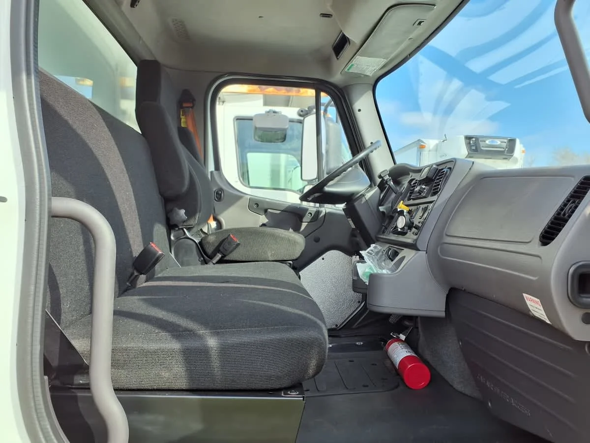 2019 Freightliner M2 106 in Minneapolis, MN — photo 7