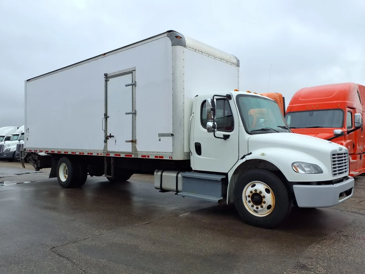 2019 Freightliner M2 106 in Minneapolis, MN — photo 3