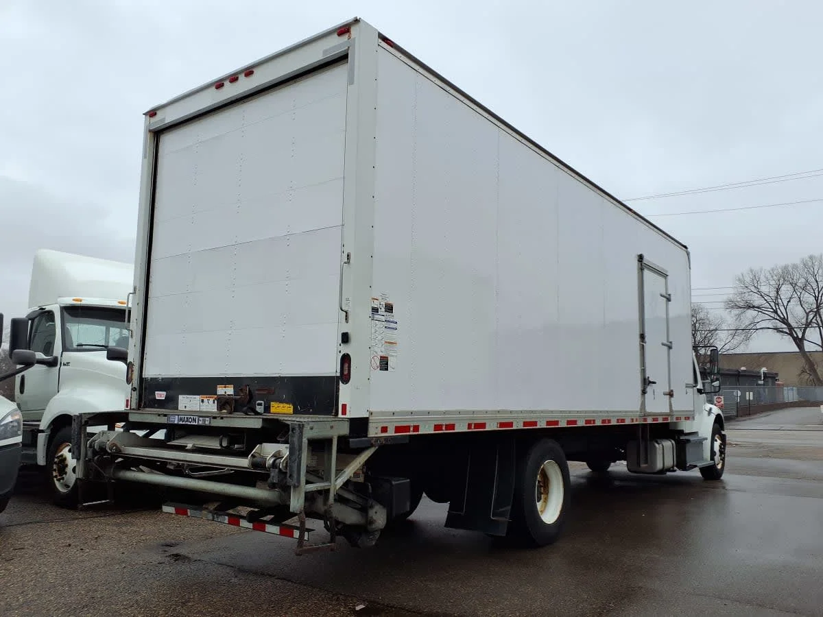 2019 Freightliner M2 106 in Minneapolis, MN — photo 4