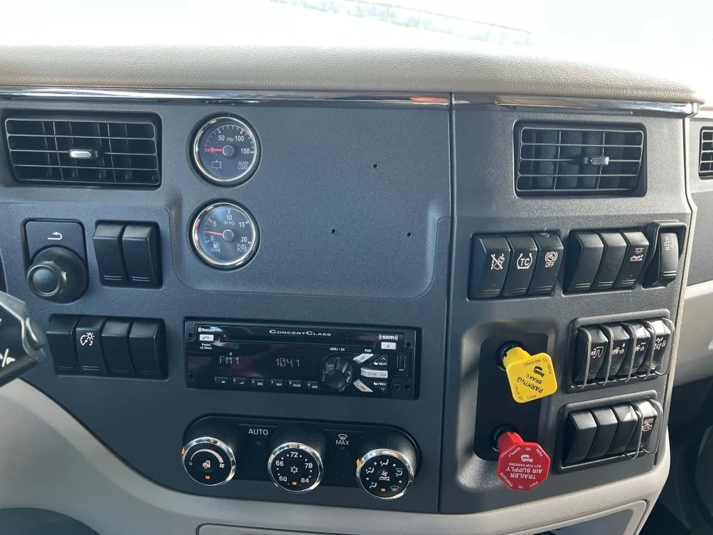 2021 Peterbilt 579 in Hattiesburg, MS — photo 16