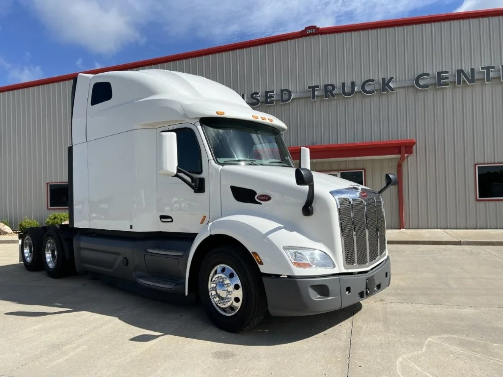 2021 Peterbilt 579 - image 2