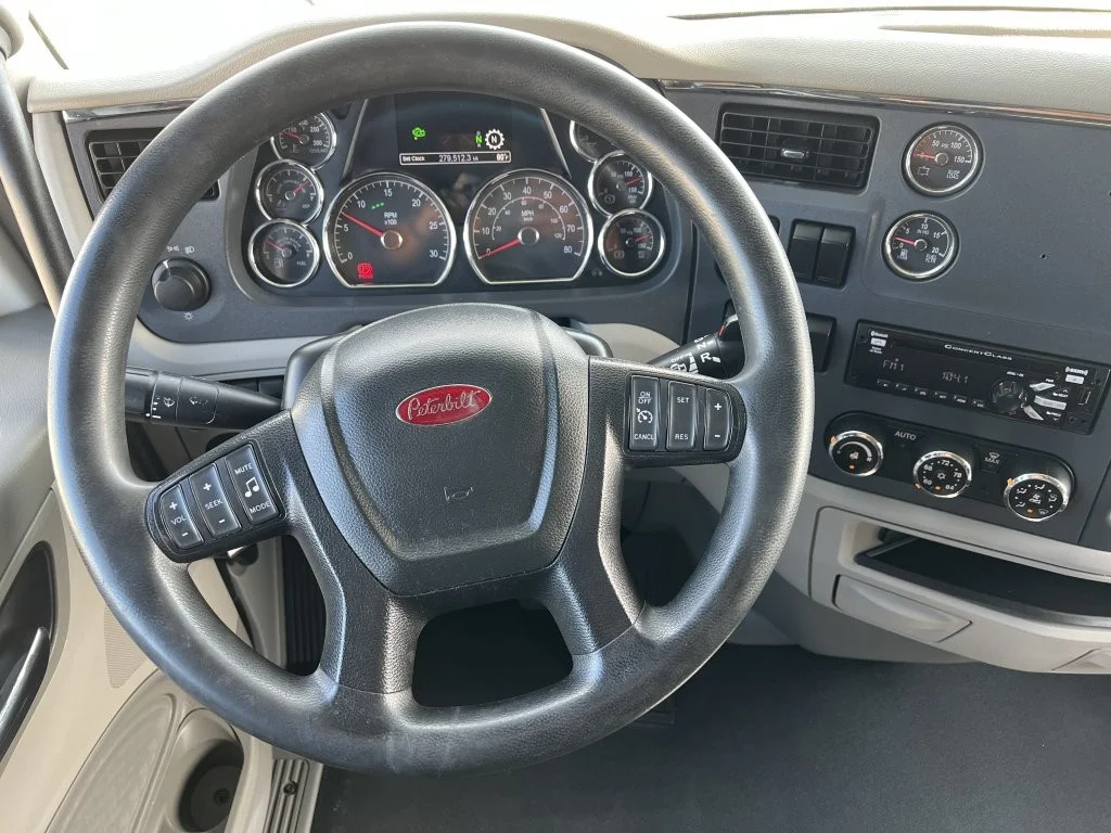 2021 Peterbilt 579 in Hattiesburg, MS — photo 15