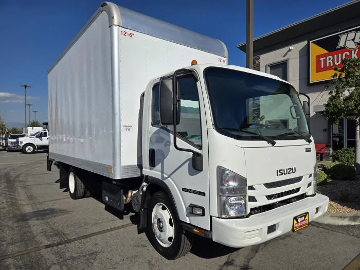 2022 Isuzu NPR - image 3