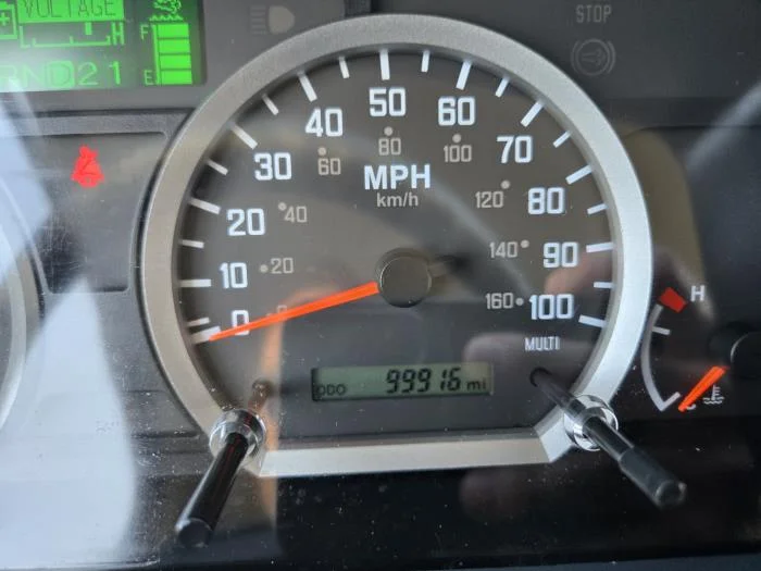 2022 Isuzu NPR - image 11