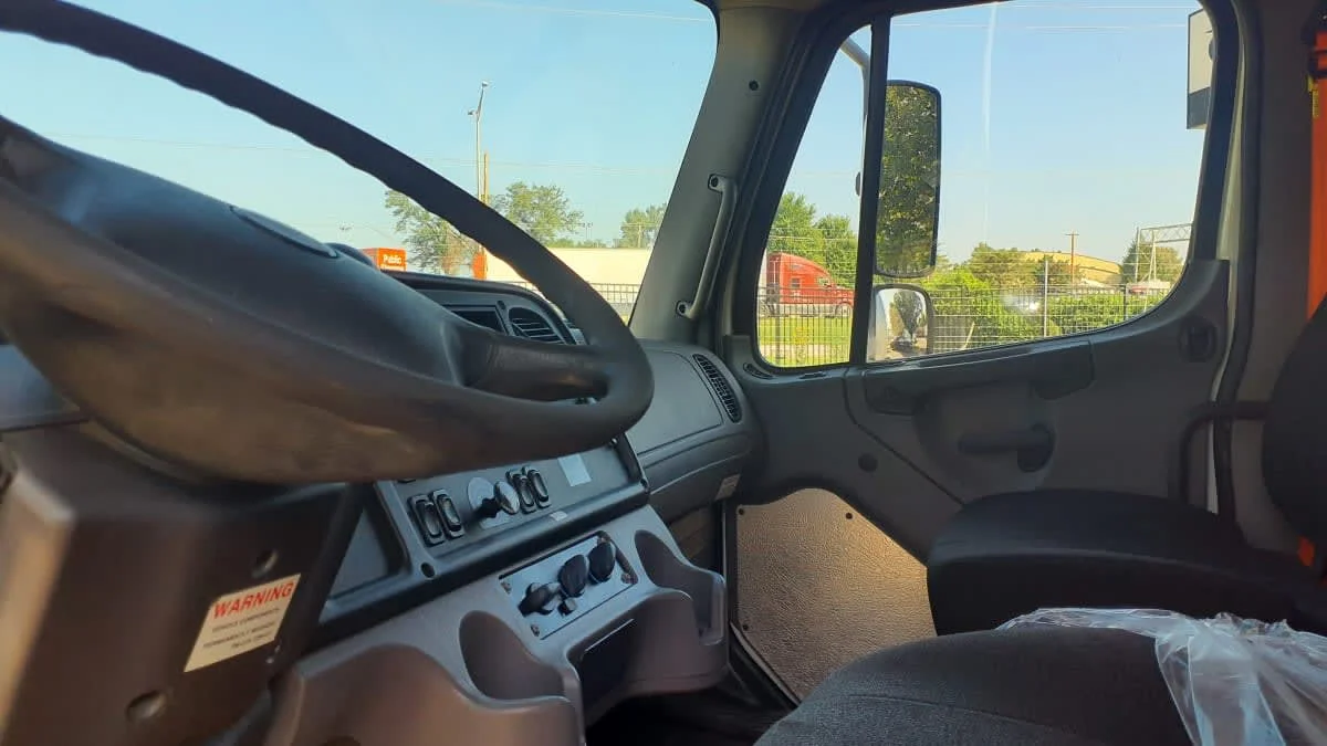 2020 Freightliner M2 106 in Bolingbrook, IL — photo 7