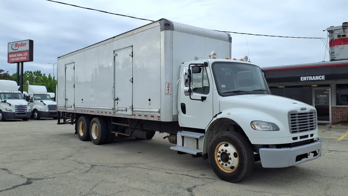 2018 Freightliner M2 106 in Warwick, RI — photo 3