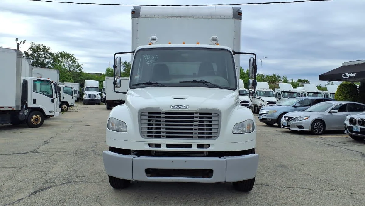 2018 Freightliner M2 106 in Warwick, RI — photo 2