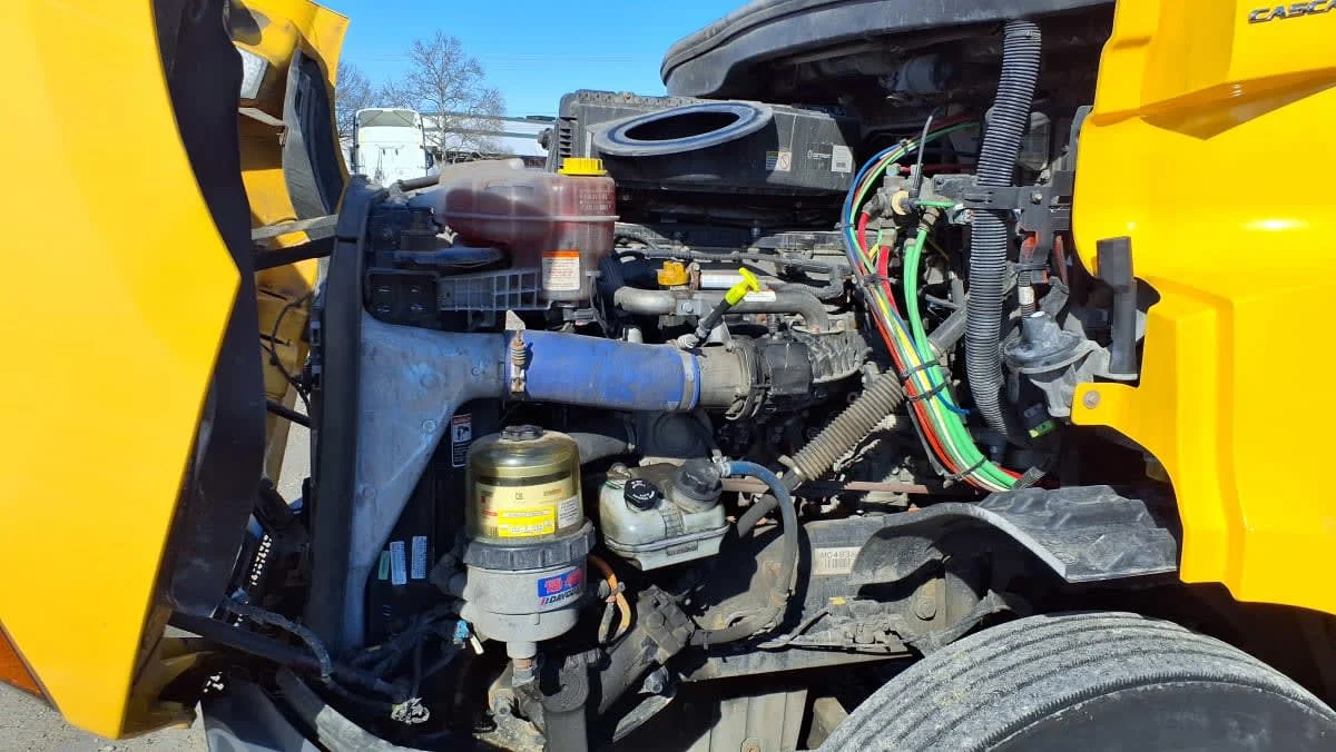 2020 Freightliner Cascadia - image 8