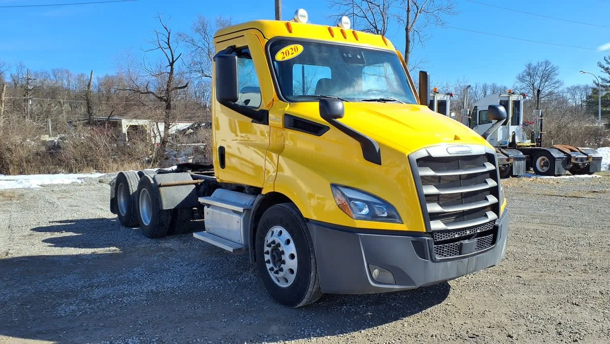 2020 Freightliner Cascadia - image 3