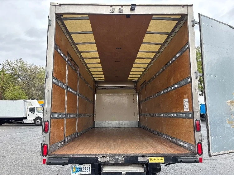 2020 Isuzu NRR - image 8