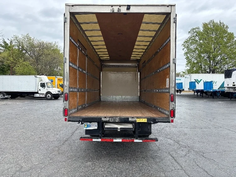 2020 Isuzu NRR - image 9