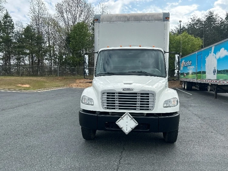 2017 Freightliner M2 106 - image 2