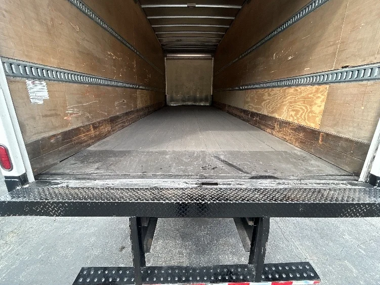 2017 Freightliner M2 106 - image 10