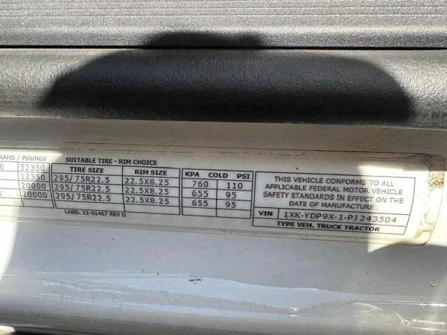 2023 Kenworth T680 — photo 3