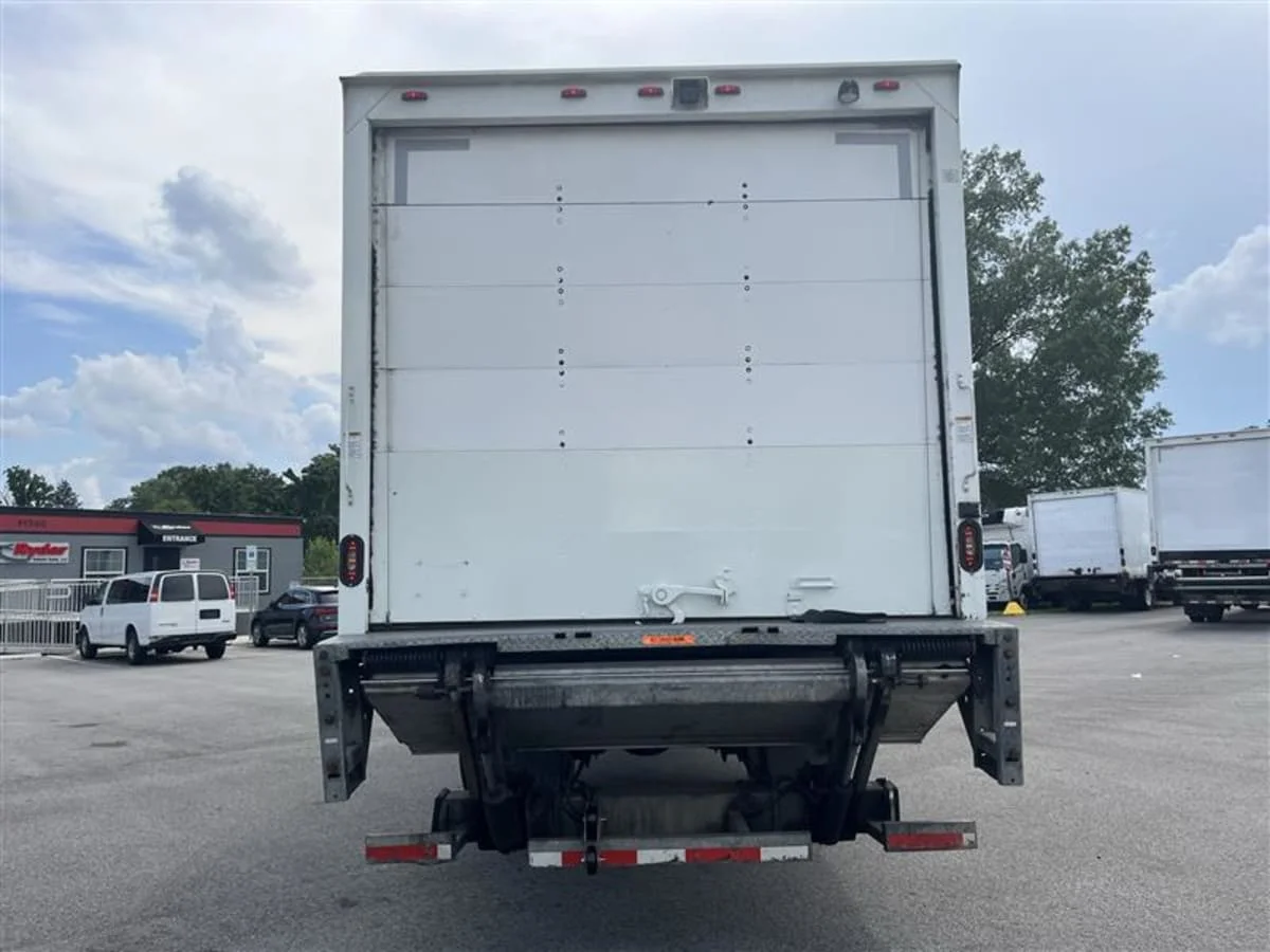 2019 Freightliner M2 106 - image 5